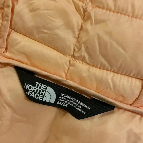 The north face puffer peach 🍑 coat size M - Picture 8 of 9